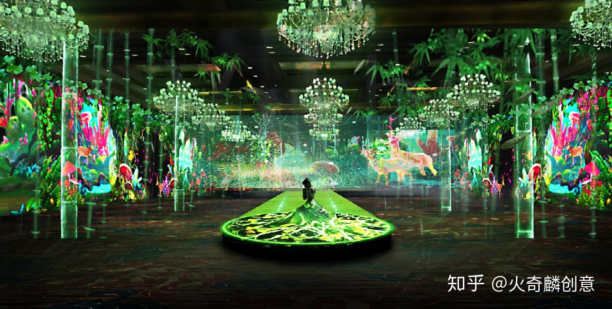 嘱托与期待,朋友的祝福全方位展示出来,舞台的灯光与全息影像交互呈现