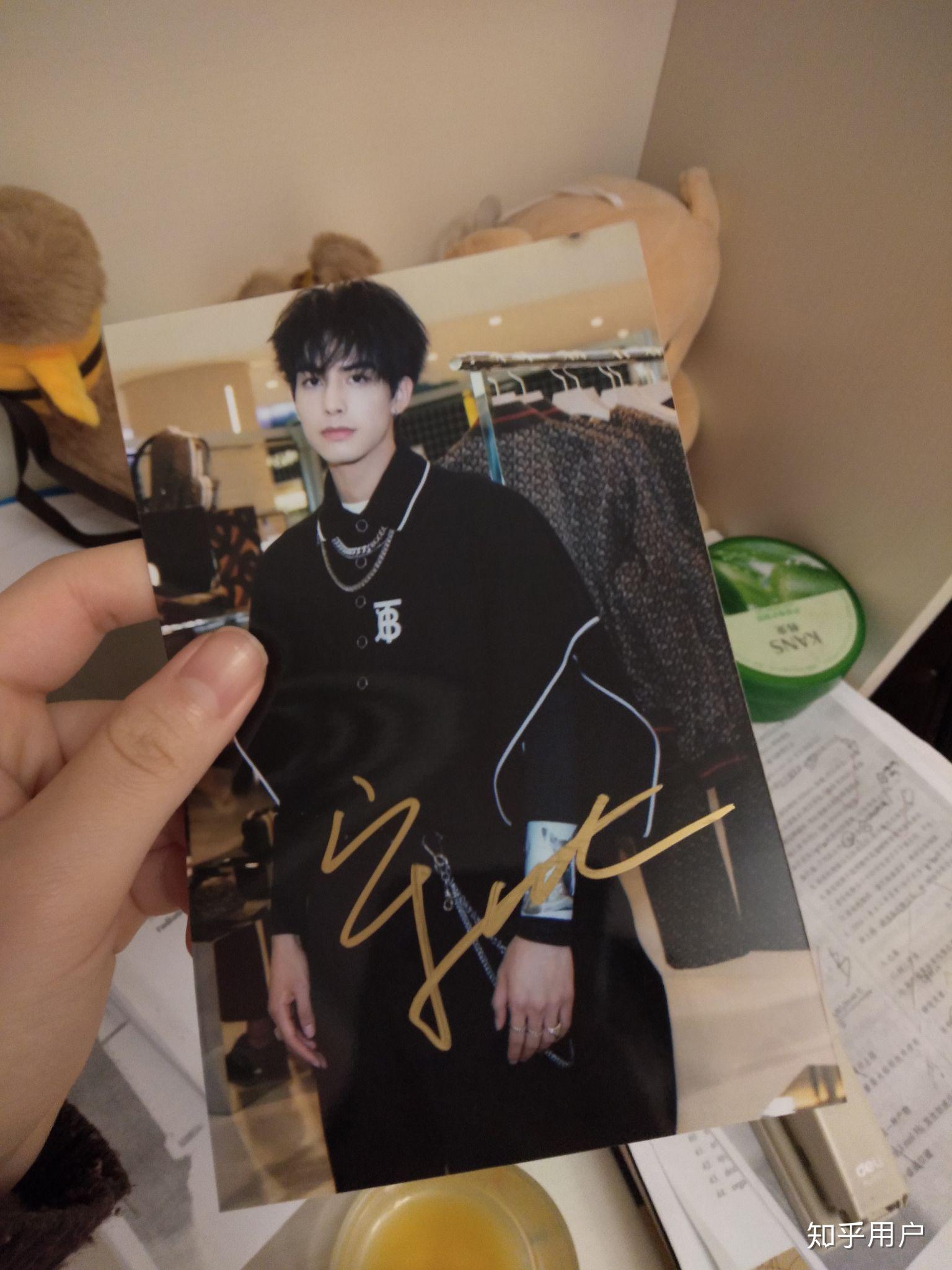 宋威龙签名照? - 知乎