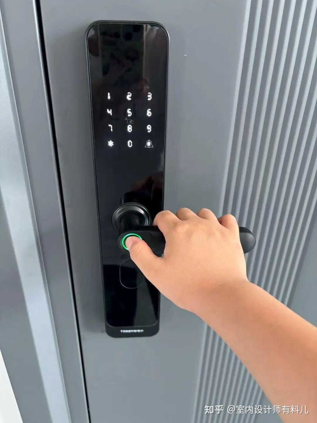 指纹锁正逐渐退出中国家庭?听开锁师傅说出实情,我才恍然大悟