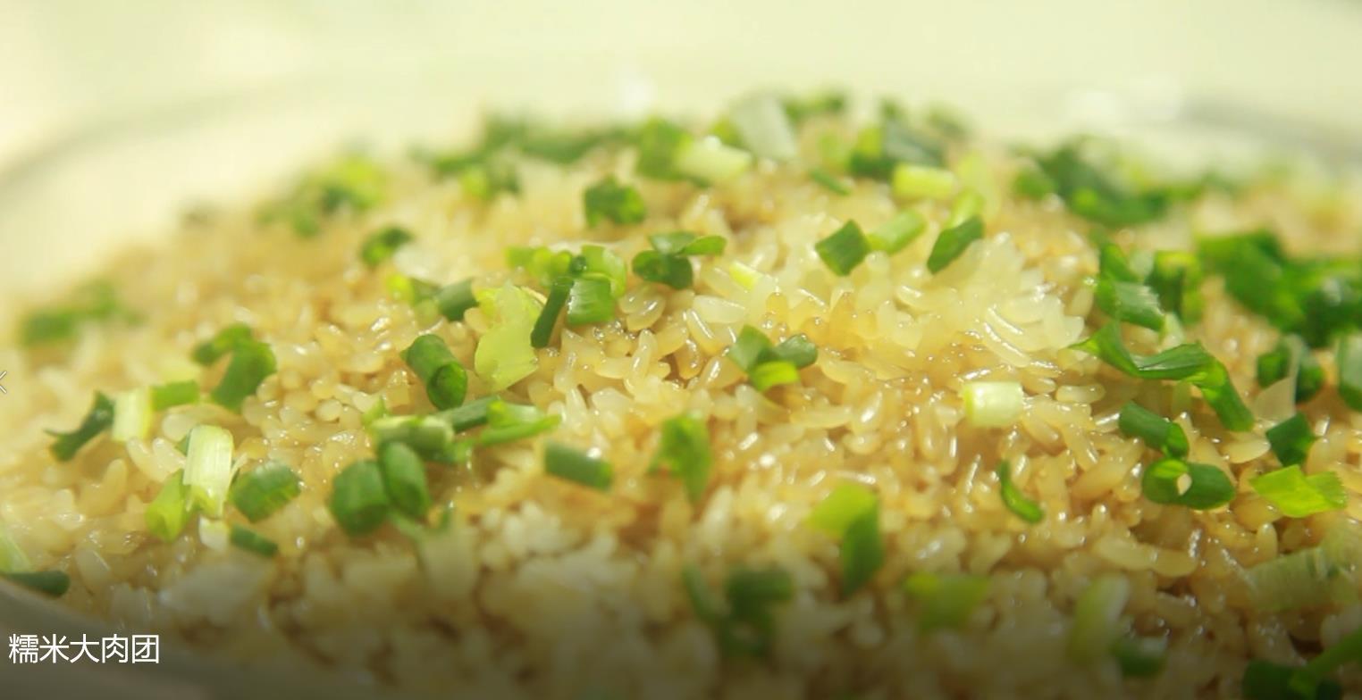 黑暗料理小伙自制豪华肥牛泡面