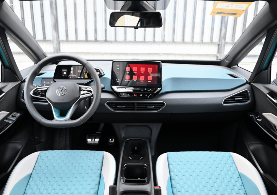 取消了以往大众的套娃设计,采用了全新简约的内饰设计风格,小编最喜欢