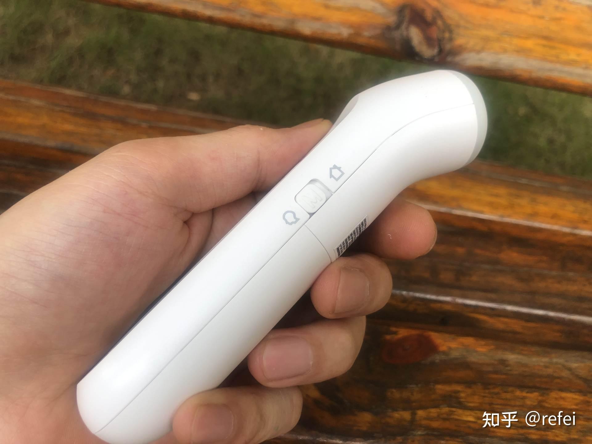 凡米双用额温枪造型设计非常漂亮,纯白色机身看上去就感觉很上档次