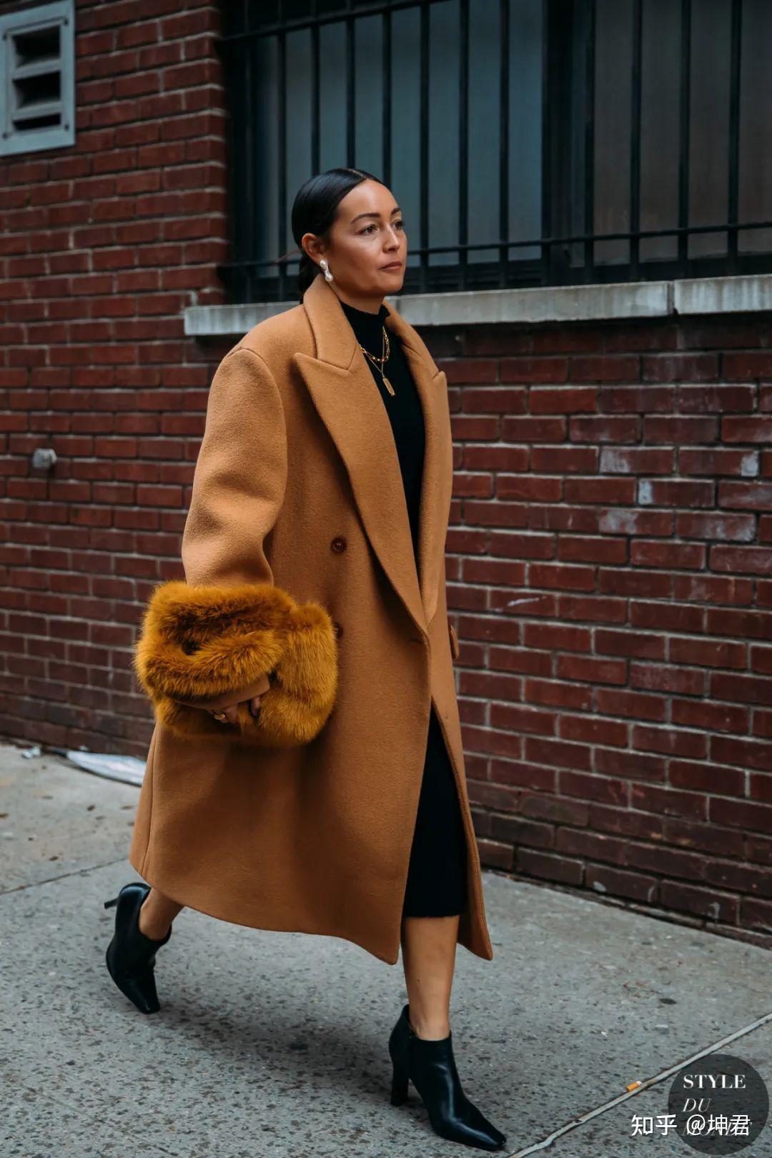 街拍丨4个常见色系秋冬大衣穿搭灵感