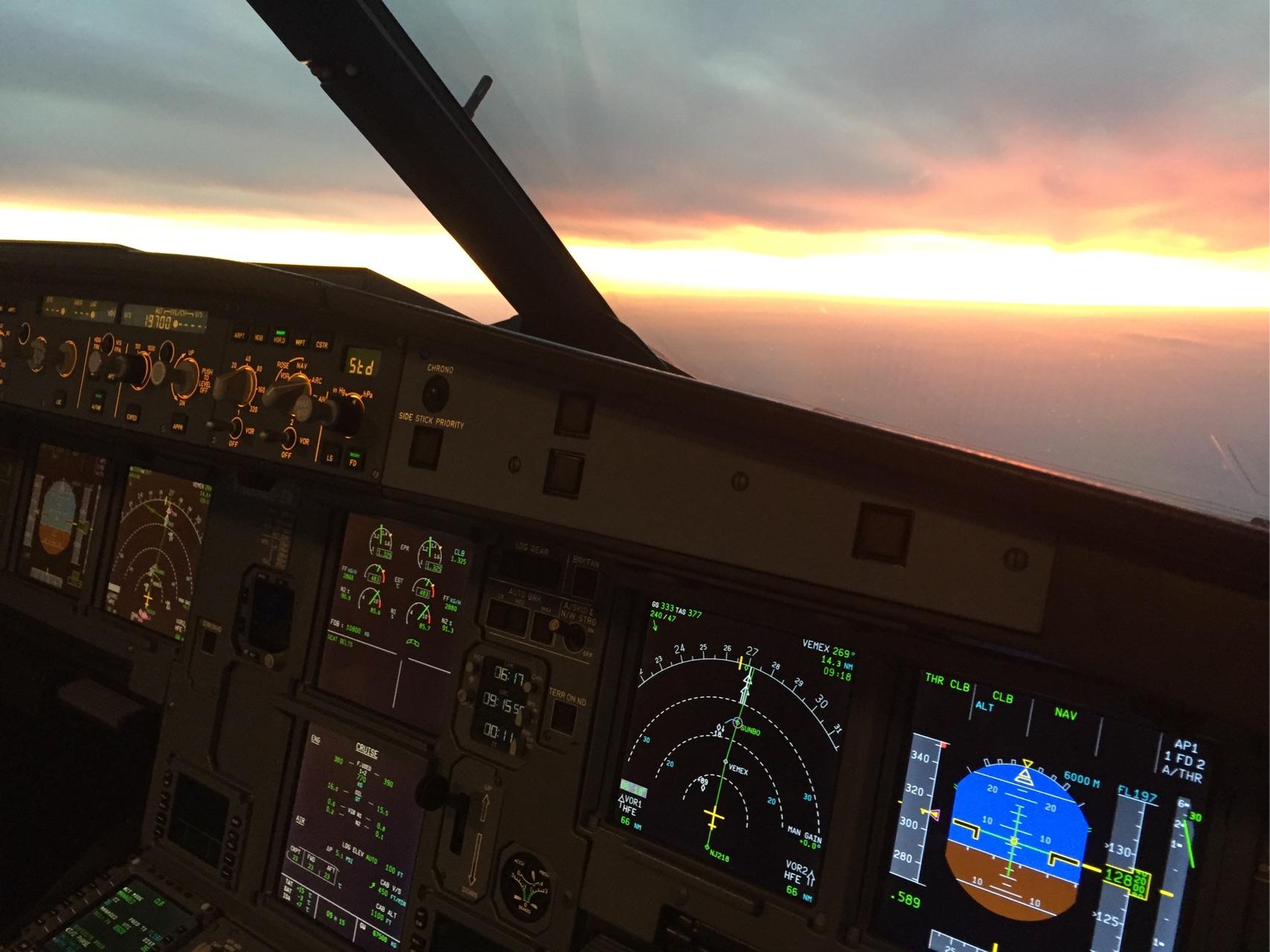 从驾驶舱内看到的最美的风景是怎样的呢