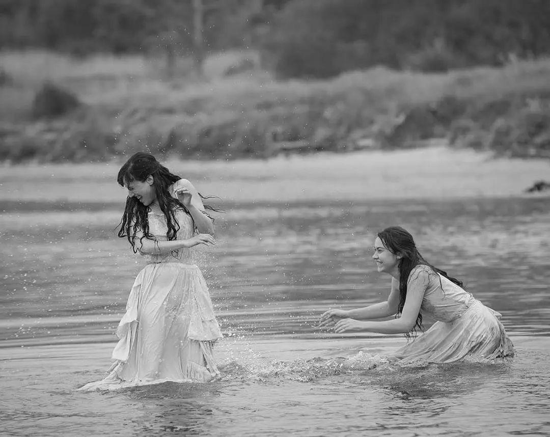 3】这是一部由真人真事改编的黑白电影,片中两位主角的情感过于动人