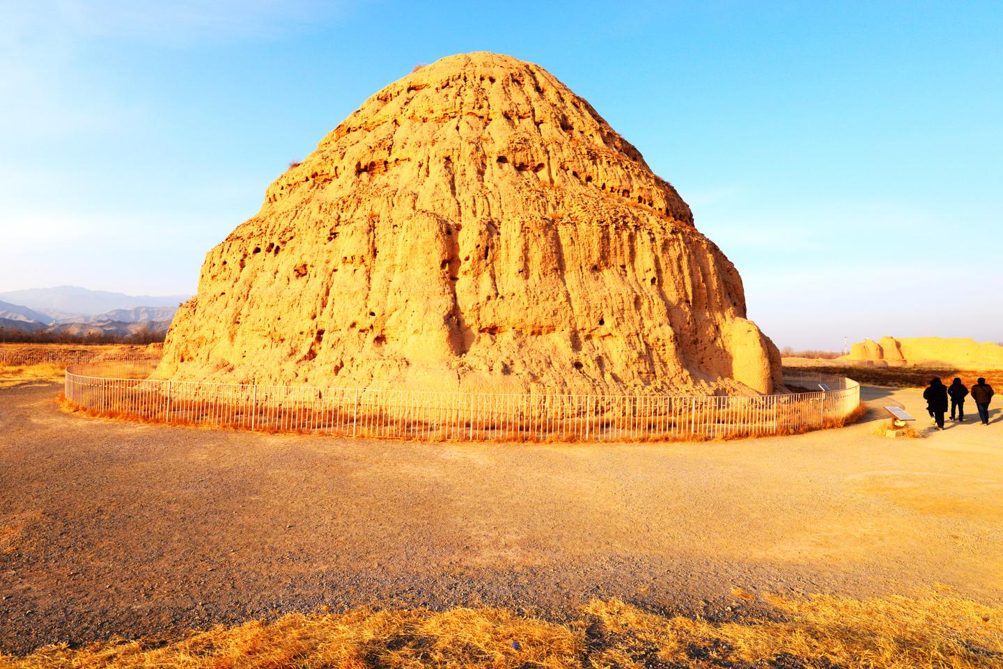 西夏王陵 究竟是一个 土馒头 还是一座 东方金字塔 知乎