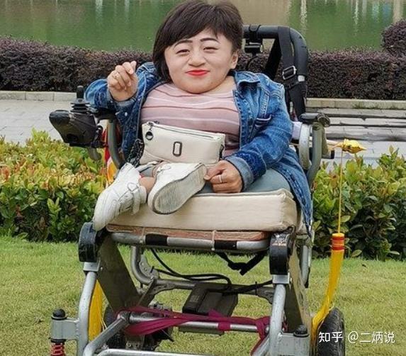 如何看待轮椅上的小仙女陈小平因无障碍坡道坡度太高而导致轮椅侧翻