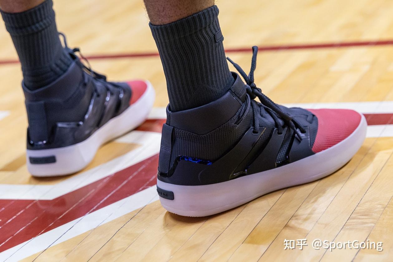 经过三年的等待,lorenzo 的合作fear of god athletics系列于 2023