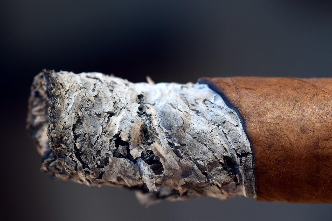 2. 色彩比例解析