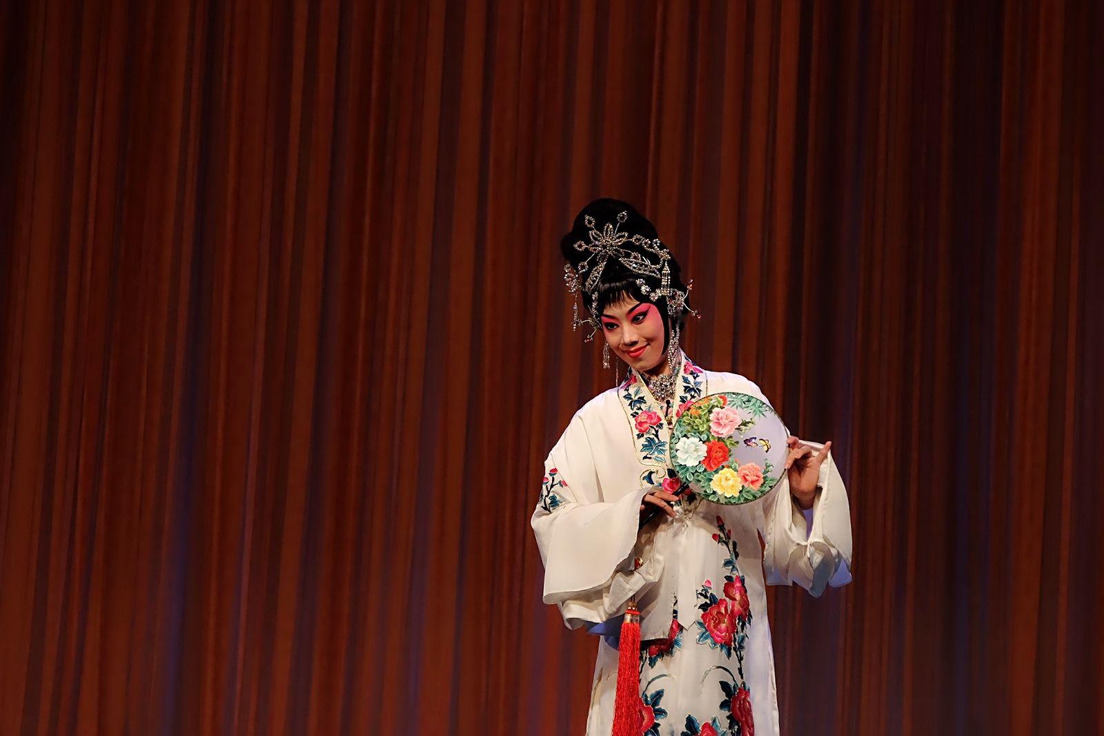 青衣和花旦妆容上的区别? - 知乎