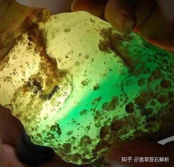 500万入手的翡翠原石，切出史上最贵的帝王绿牙膏，怎么回事？ - 知乎