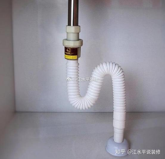 卫生间装修下水道和洗脸池的下方,记得都要做反水弯,反水弯的作用就是