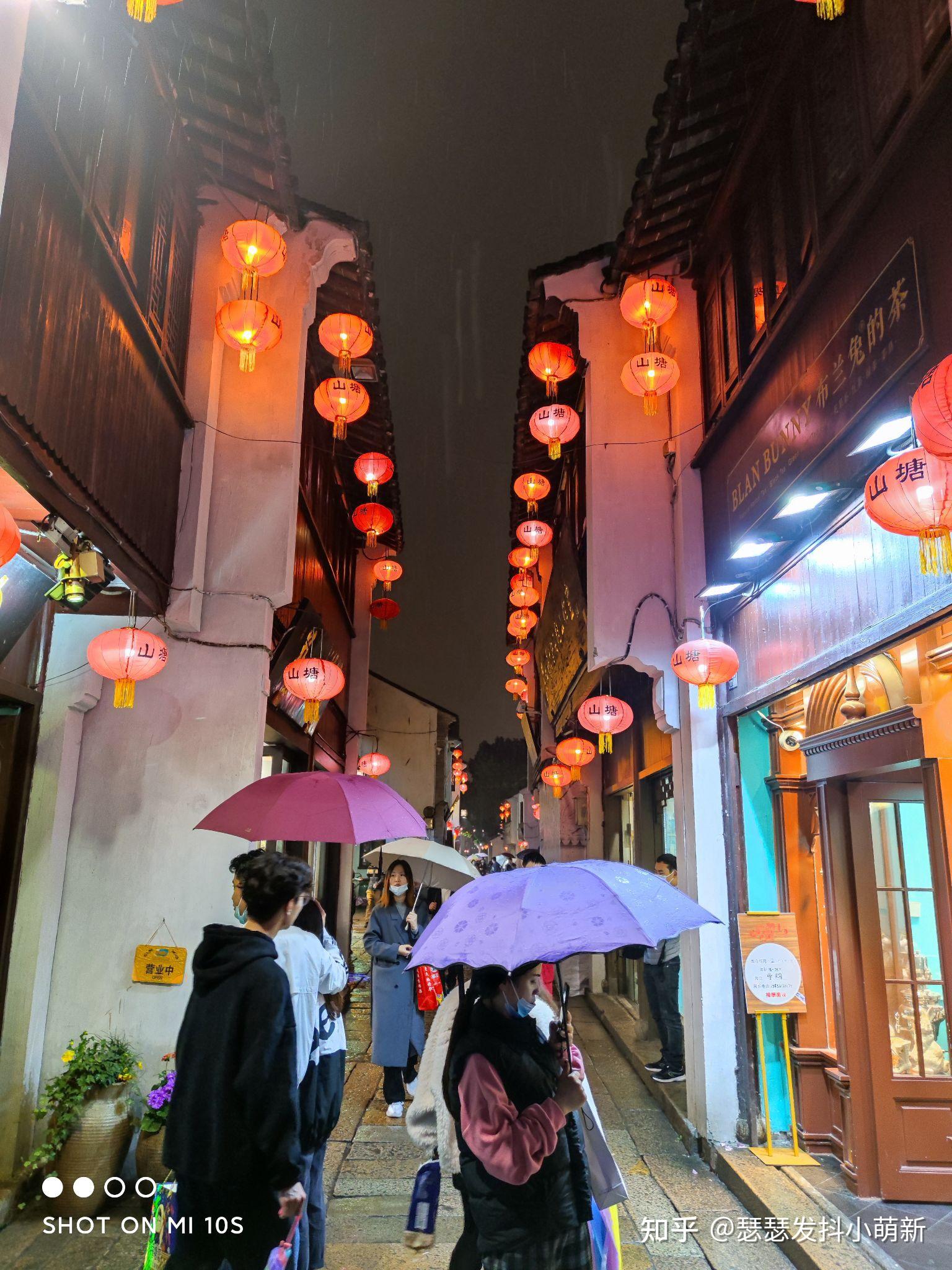 拍照上,小米10s完整继承了小米10的成熟而又优秀的相机模组.