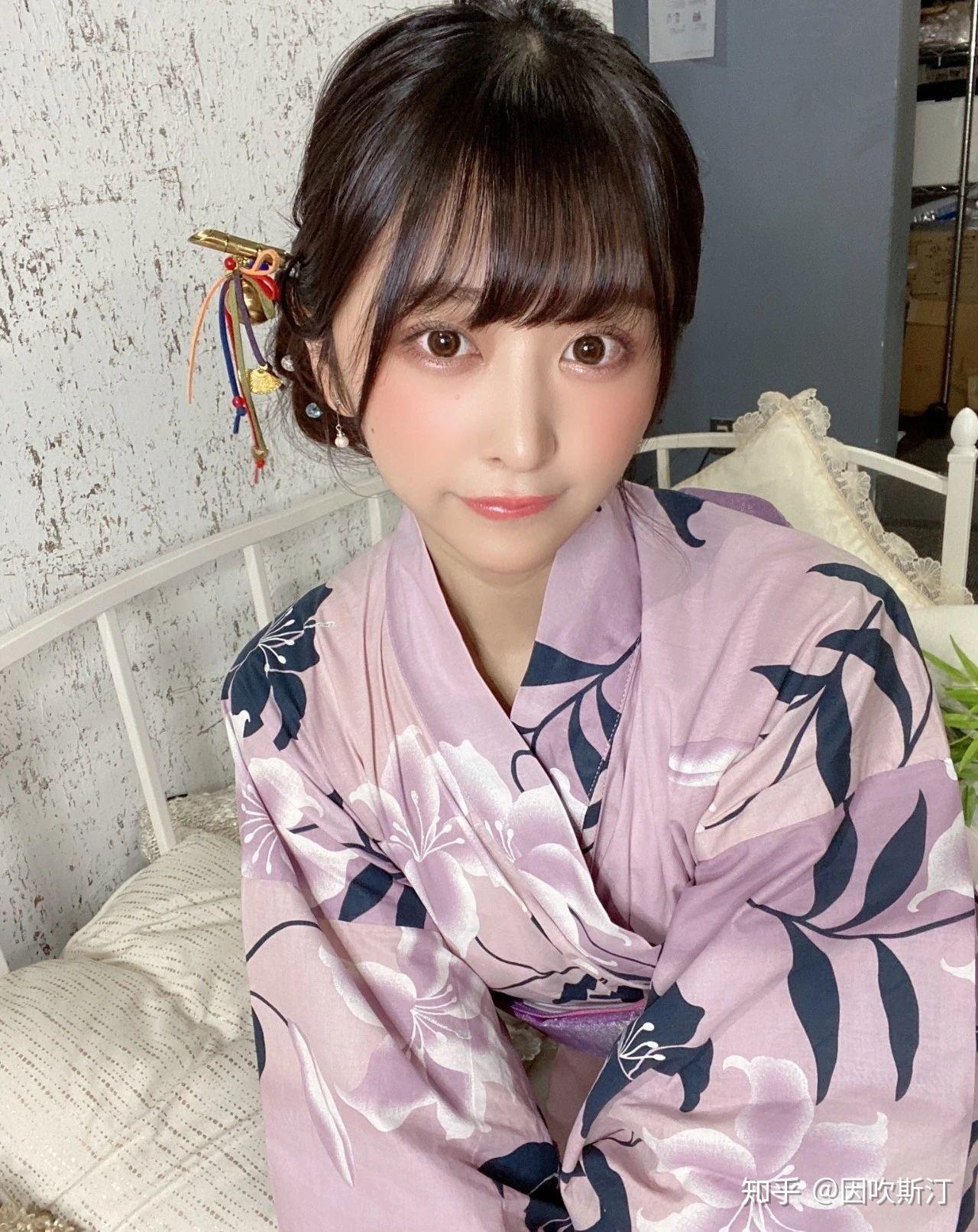 被誉为女生最可爱坐姿的大长腿杂志专属模特真岛なおみ