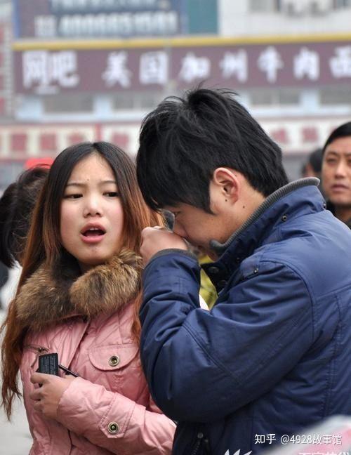 那些曾经开不了口的瞬间两行泪水瞬间划下