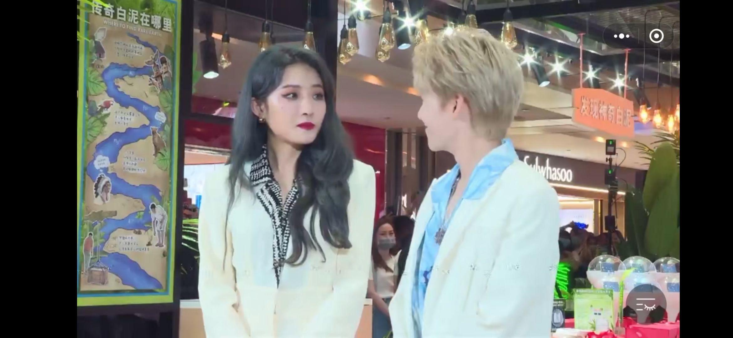 如何看待刘雨昕和喻言在科颜氏直播中的表现