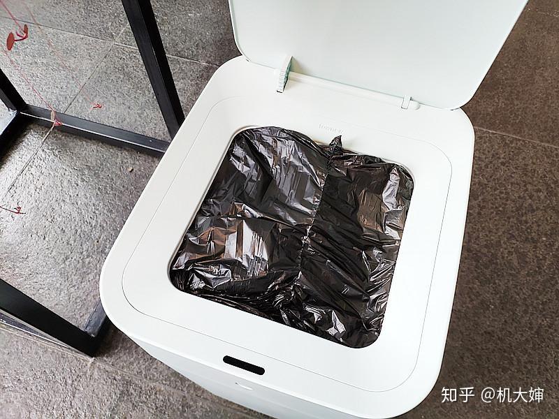 看完外观再来看看智能垃圾桶的内部有何乾坤.
