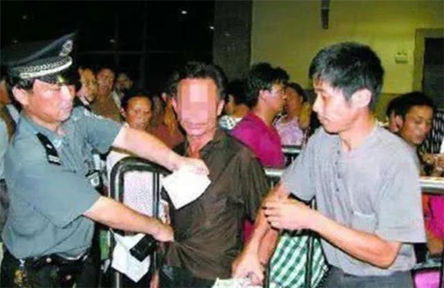 东北“贼王” 黄瘸子:足迹遍布17省36趟火车,妻子却从不知情 - 知乎