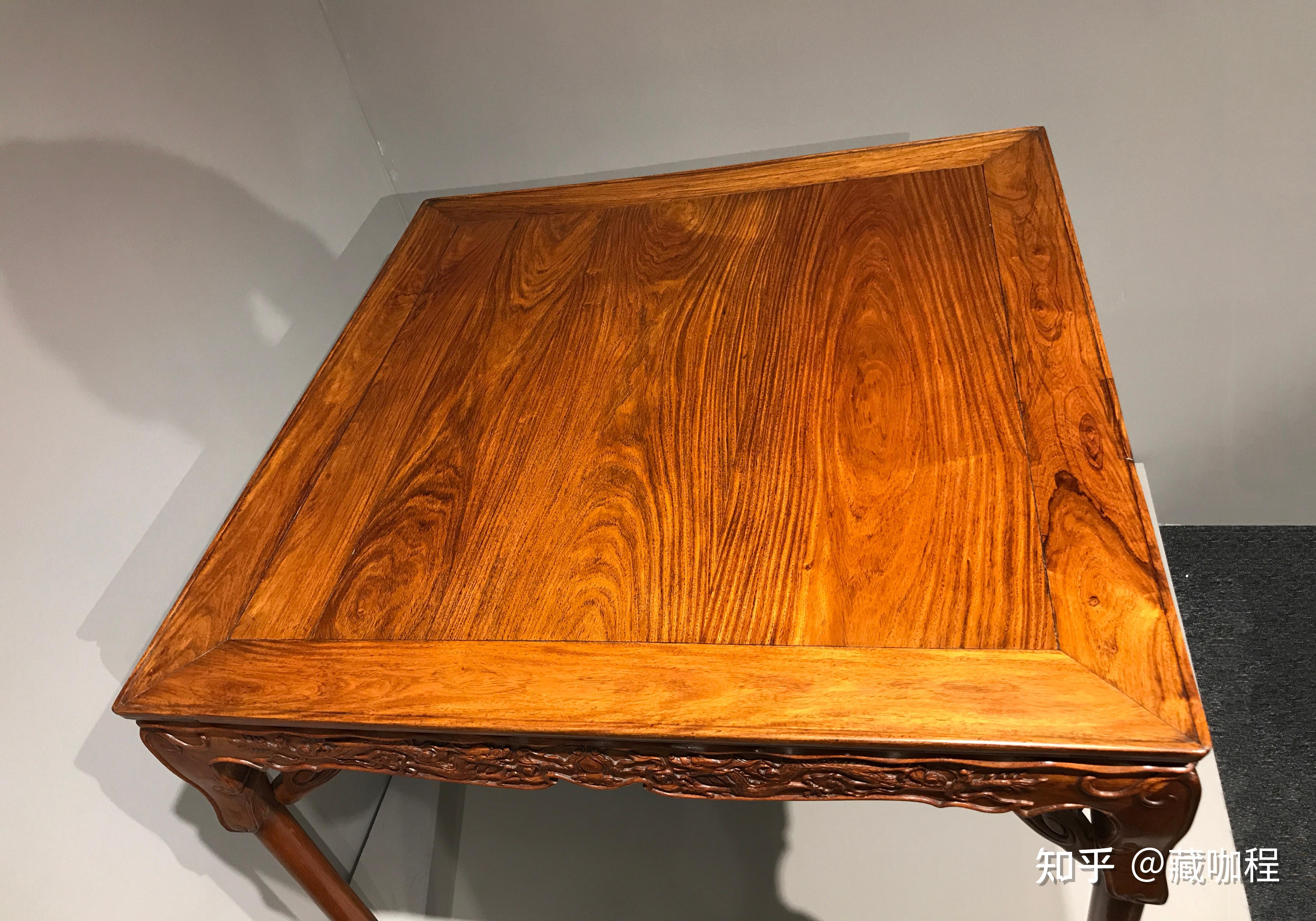 灵芝纹霸王枨清黄花梨展腿方桌花团锦簇