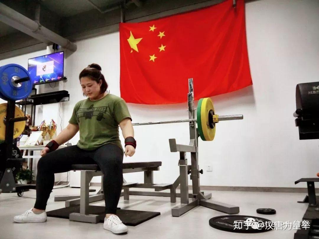 排名系数第一名国内女子小级别最强林雪华广东举重运动员现场观赛说明