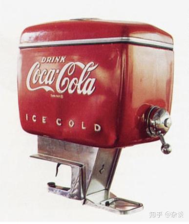 1948年设计的可口可乐零售机就采用了流线型,该产品成为流行于世界