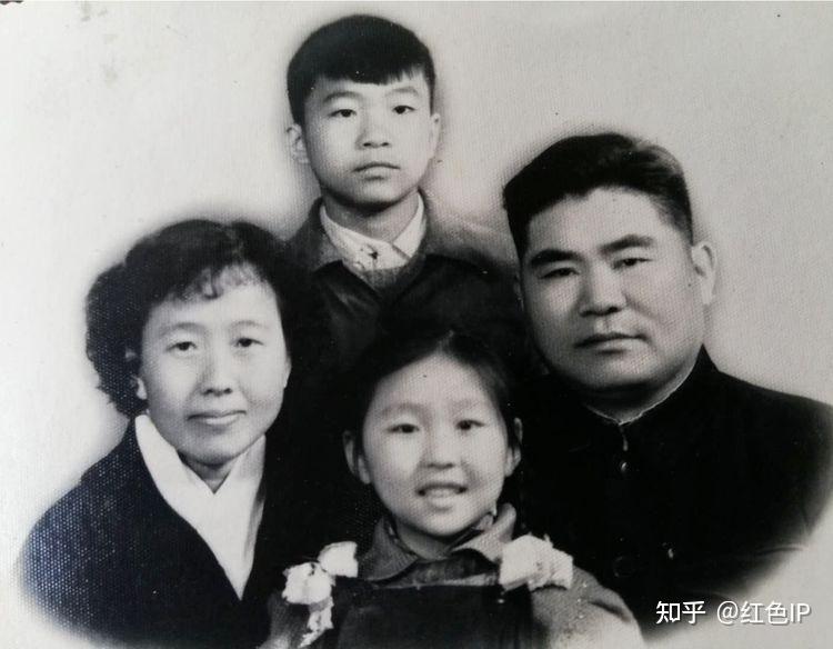 幸福美满的一家人.夫人杨洁,儿子名方,女儿小惠.