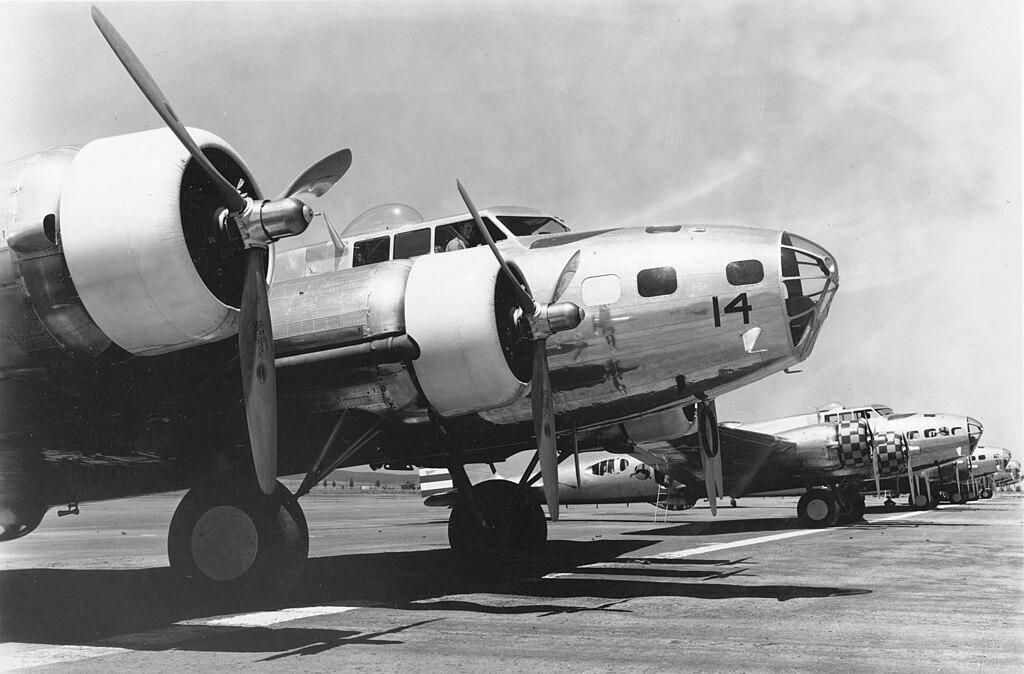 B-17轰炸机 / Boeing B-17 Flying Fortress（第一部分：概述、开发历程、设计和型号、技术规格）- 中英文维基百科 ...
