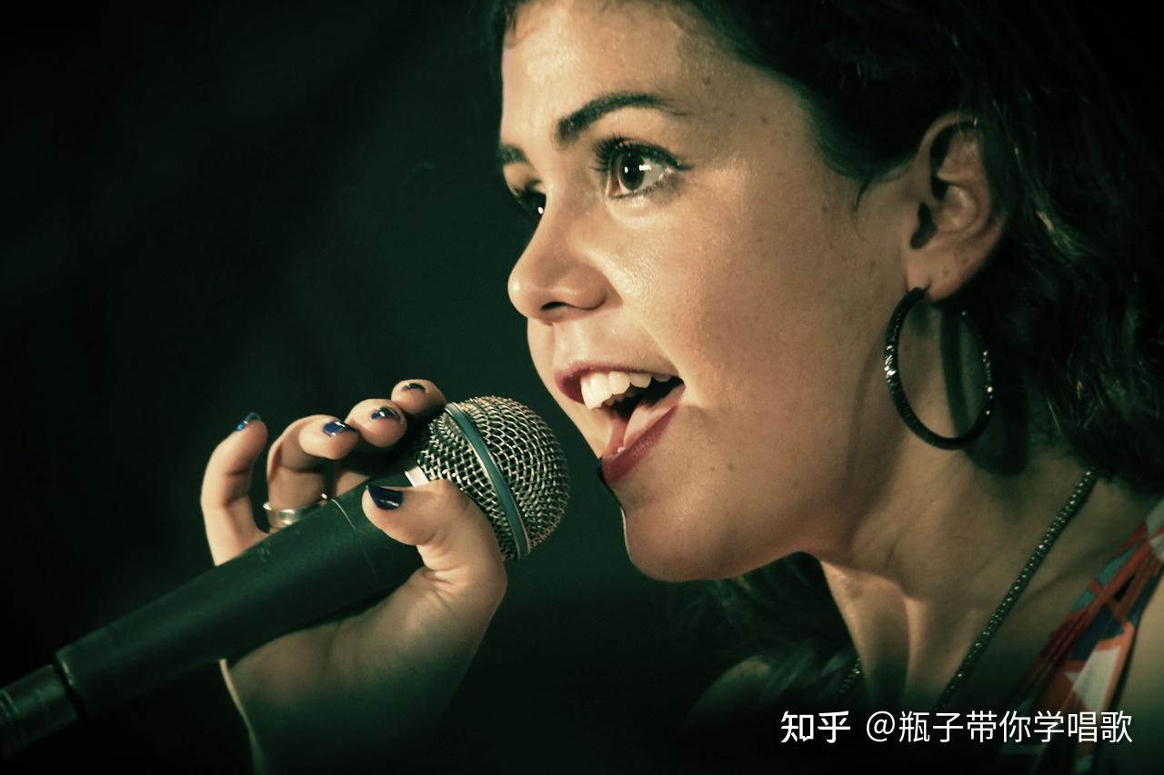 唱美声的如何不压舌根