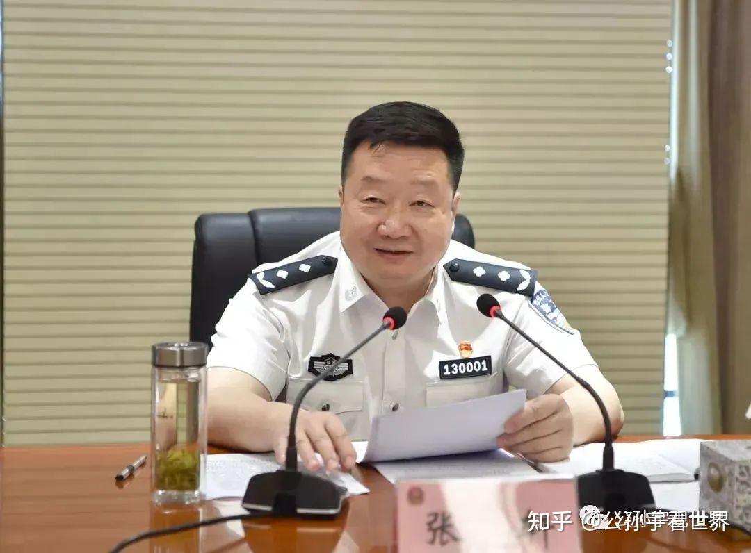 而在陈旭之前,秦剑平担任南通市公安局局长多年,从2003年11月,一直干