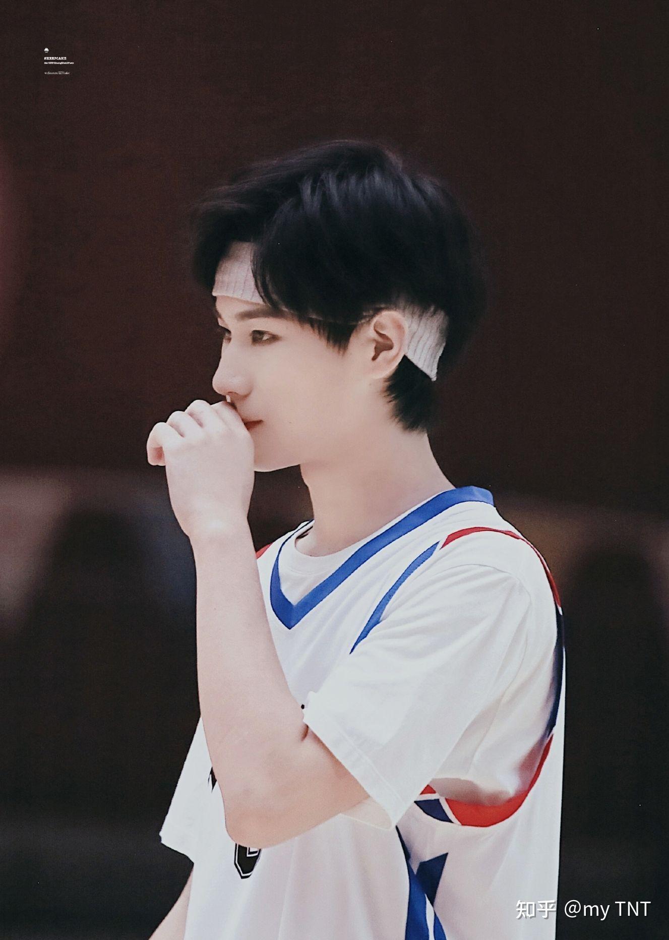 有没有张真源好看的图片有点get不到他的颜但是感觉他好温柔