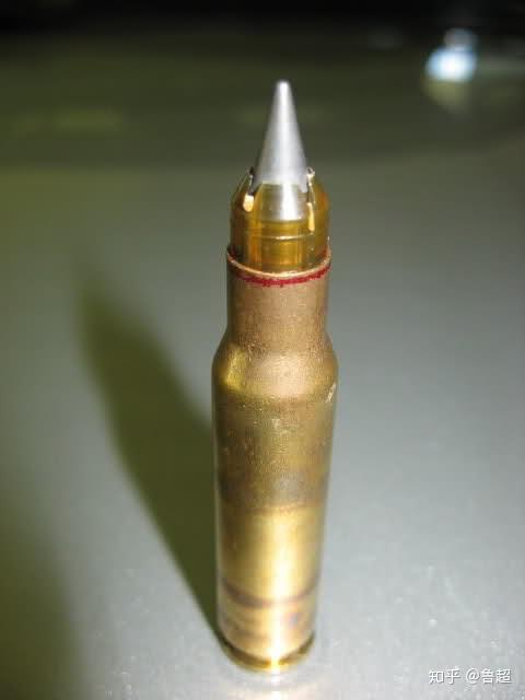 《特种部队2》里设想了一种太空武器,先将一根重达几吨的"钨棒"运至