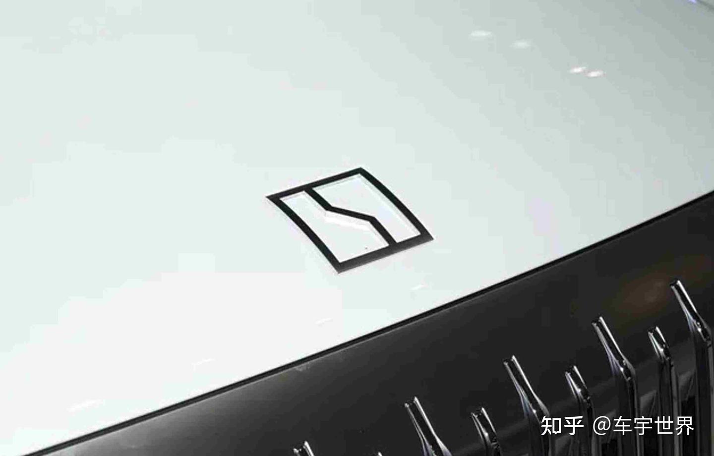 极氪车主跨境自驾被“锁”车机:这事儿,有没有更优解?