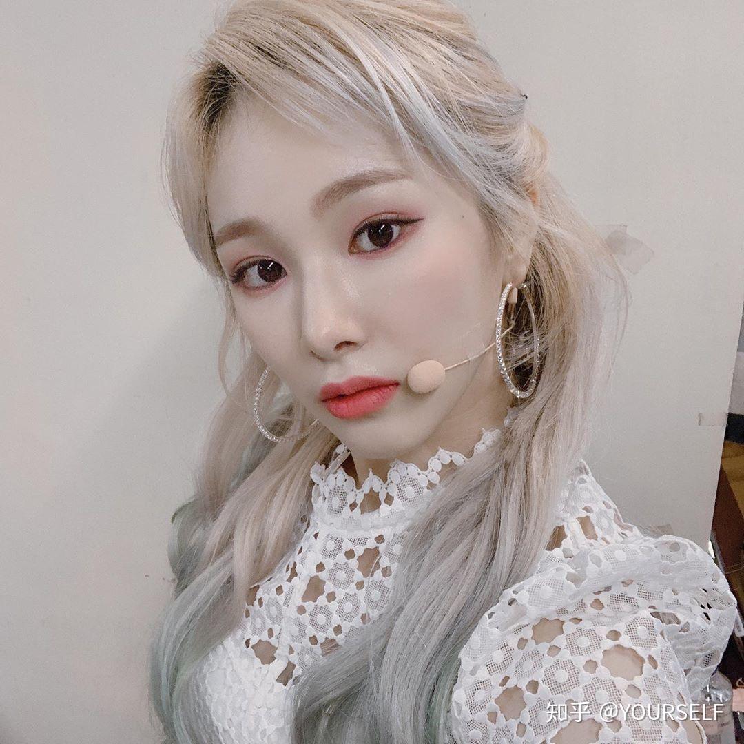 如何评价everglow成员mia的表情管理