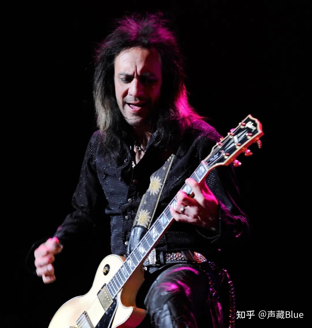 吉他手,他帮助 cinderalla 乐队从 80 年代中期的华丽金属平稳地过渡