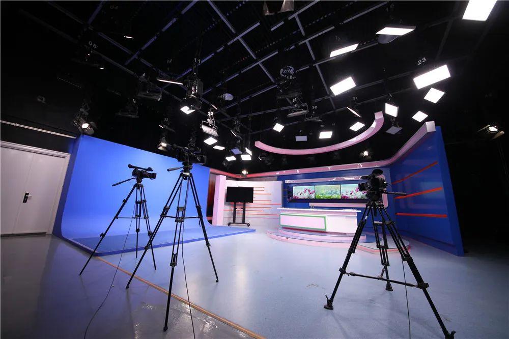 结合现有学科专业布局,行业发展特点,建成了"广播影视艺术综合实验区"