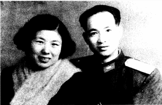 起初,龚全珍是拒绝的,她认为甘祖昌是个大首长,而自己只是个普通教师