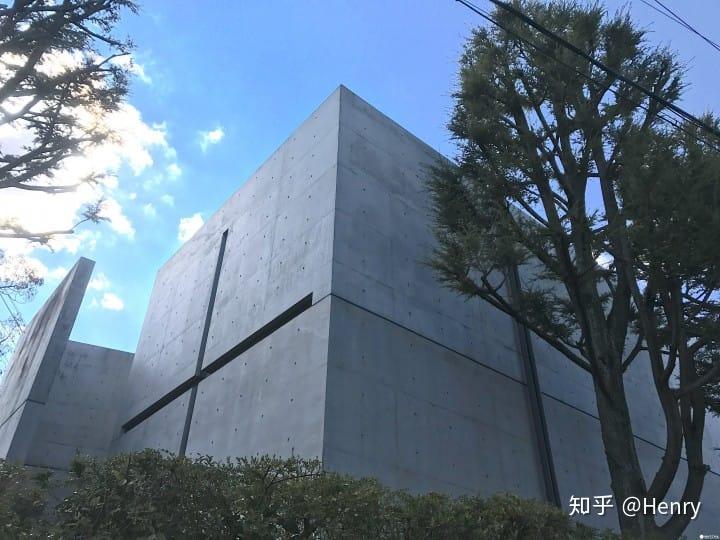 能否详细解读一下安藤忠雄的光之教堂