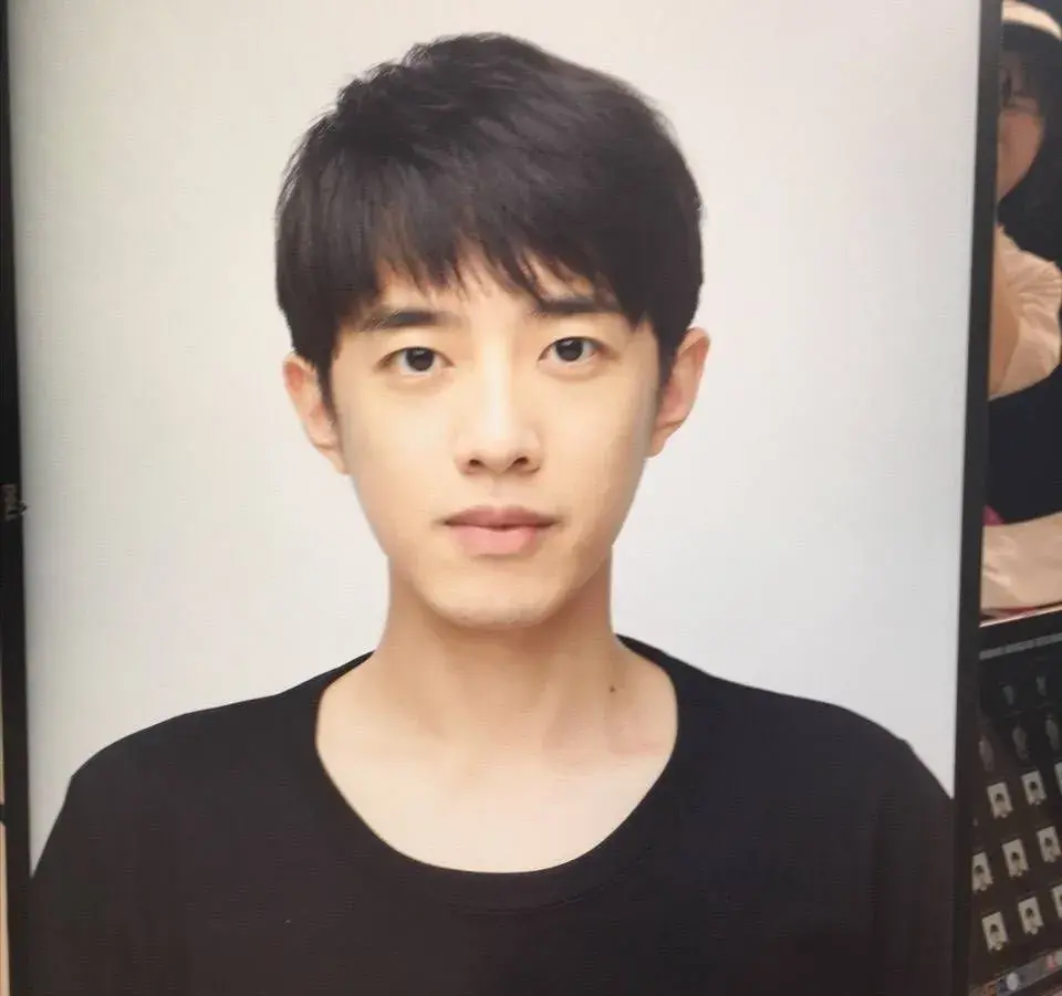 他是公认的大学校草他也是最帅的it理工男