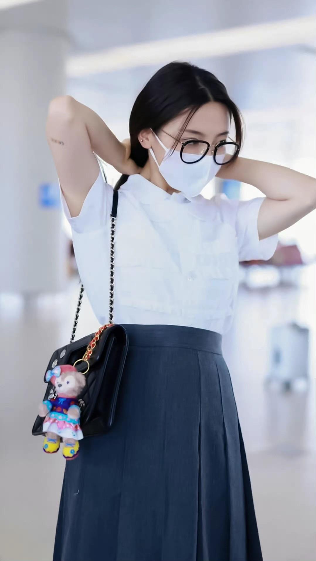 如何看待杨超越右臂上似有纹身? - 知乎