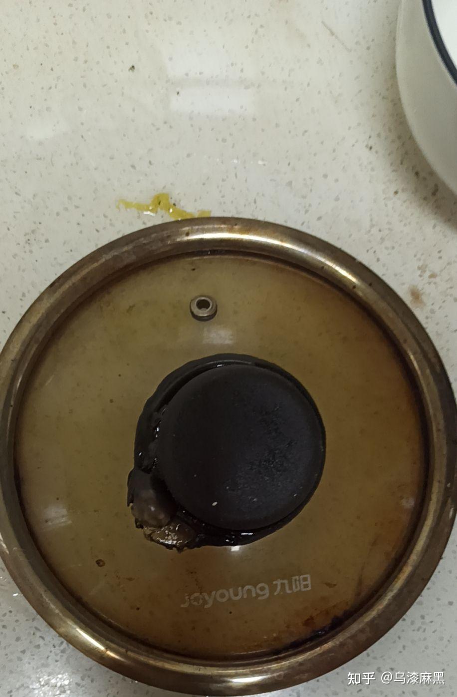 锅里的水煮干后锅烧成黑色了怎么办啊