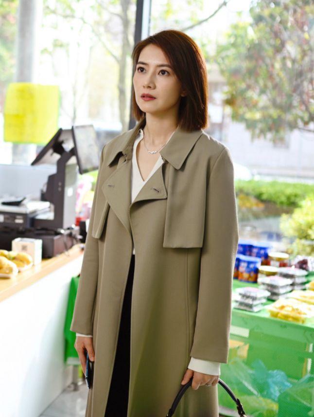 42岁高圆圆换新发型,新剧连穿3套风衣,配"锁骨发"气质都变了 - 知乎