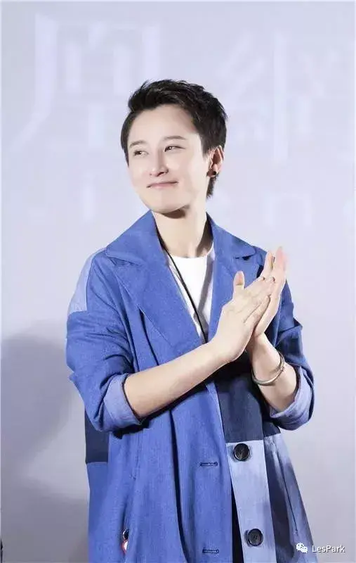 红海行动中的女蛟龙佟莉现实中也帅到把人掰弯