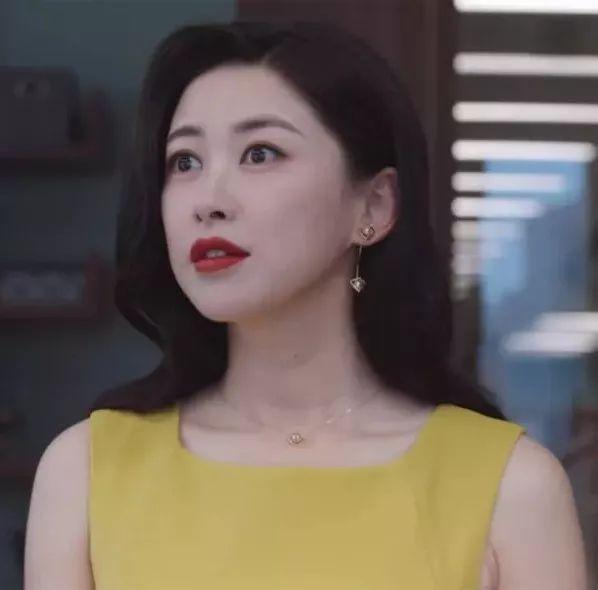 热播剧【精英律师】职场精英栗娜,好多剧粉都拜在她的石榴裙下,下面