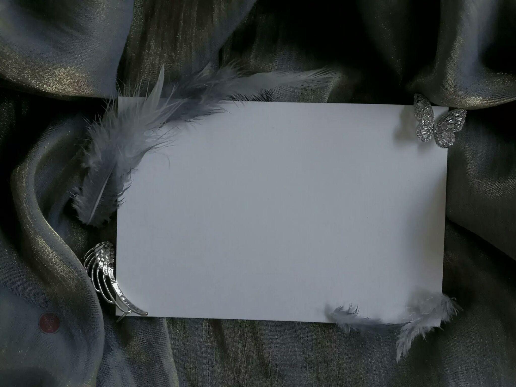 请问有什么好看的摆拍手写底图分享吗?