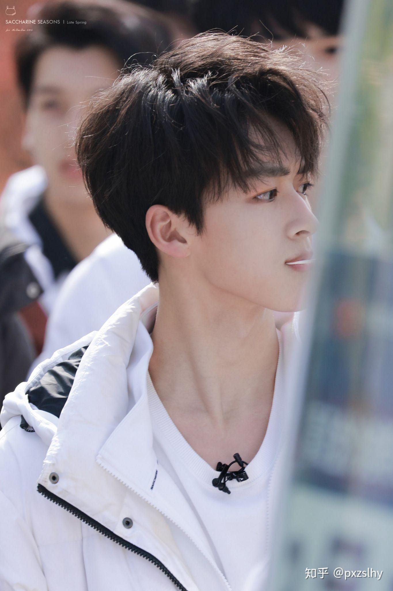 何洛洛有那些惊艳的瞬间或照片? - 知乎