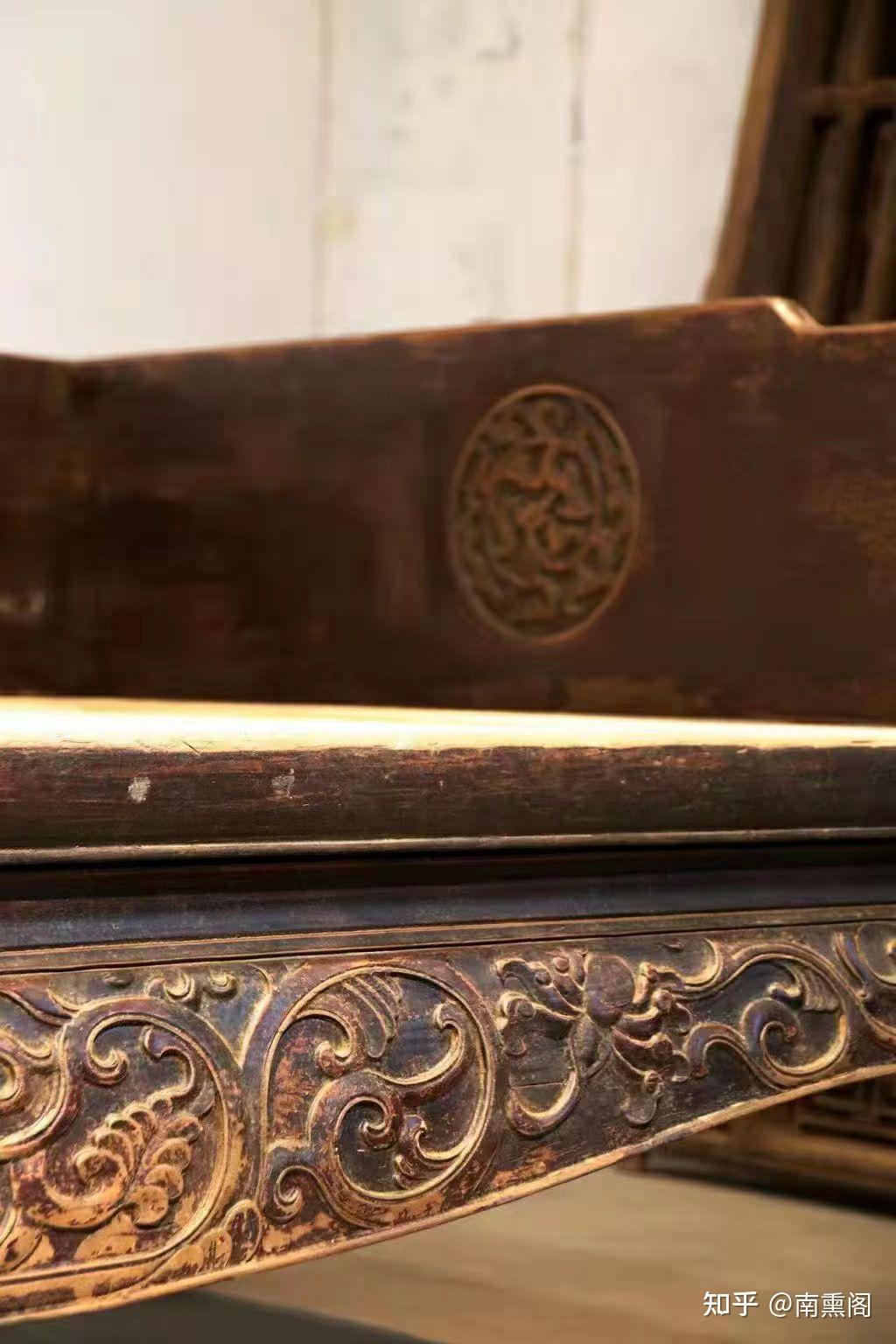 榆槐木类:长222,宽122,总高80(厘米)此床器型美观,雕工精致,栩栩如生