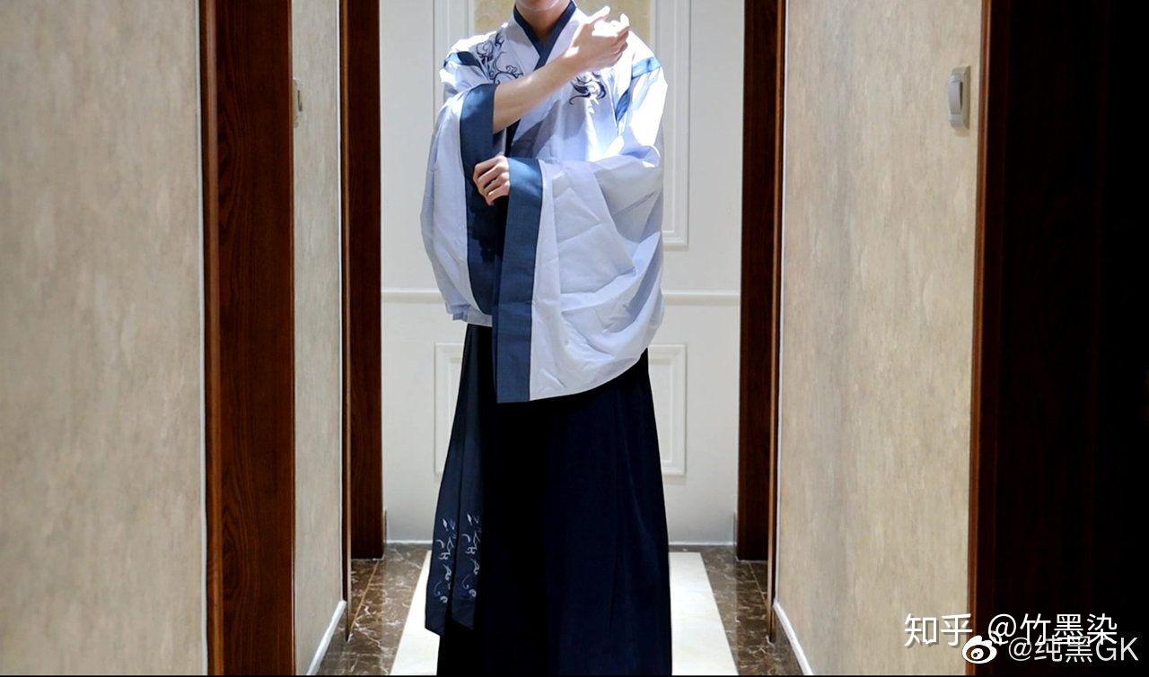 如何评价纯黑gk的长相