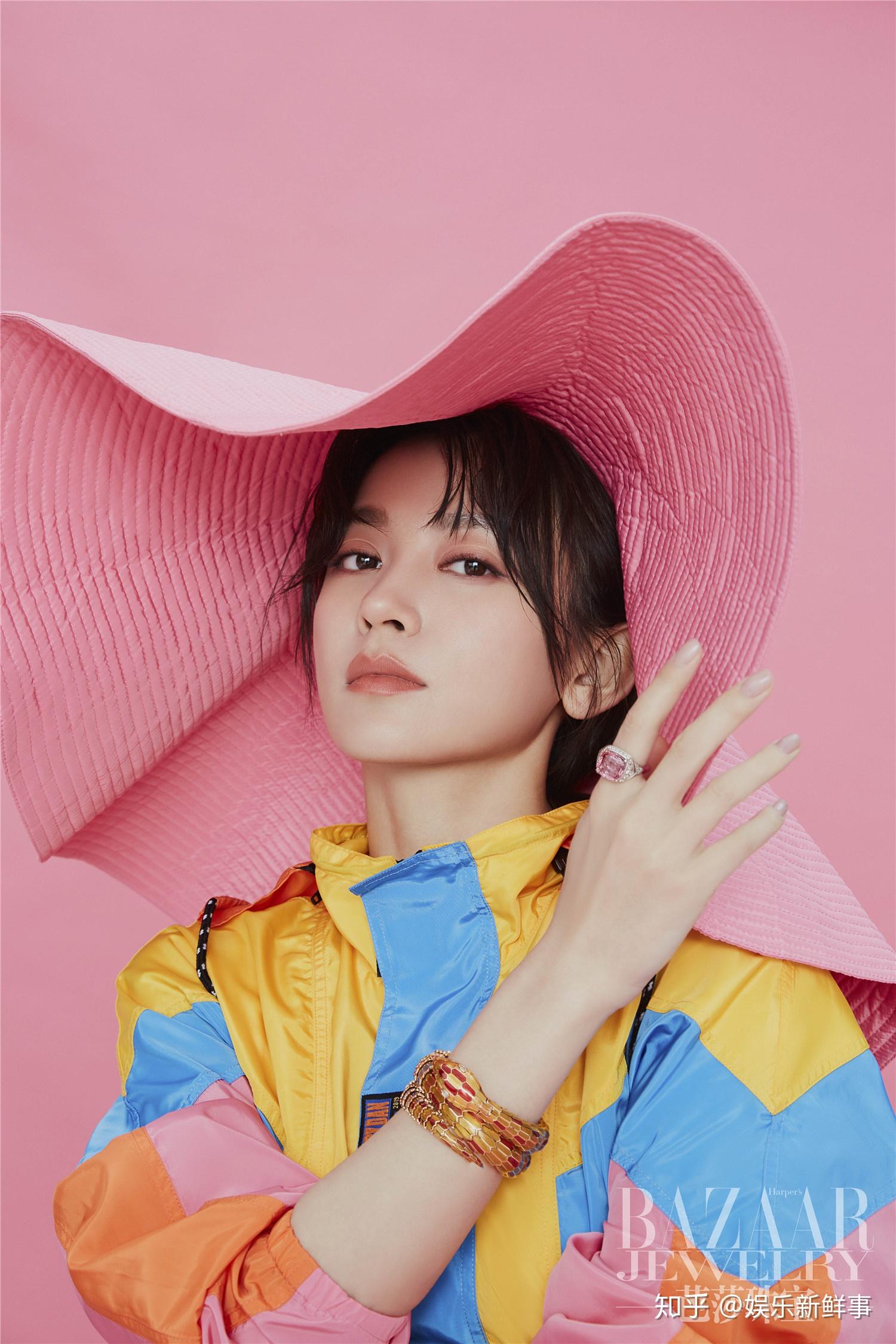 施诗时尚大片释出极致色彩释放迷人魅力