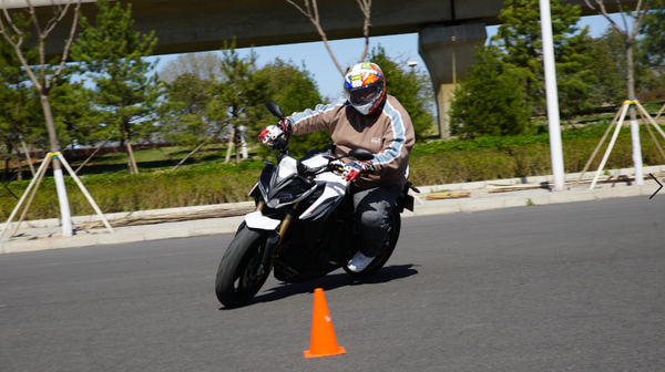 川崎原装进口发动机香不香 光阳krider400测评 中国摩托车联合测评 知乎