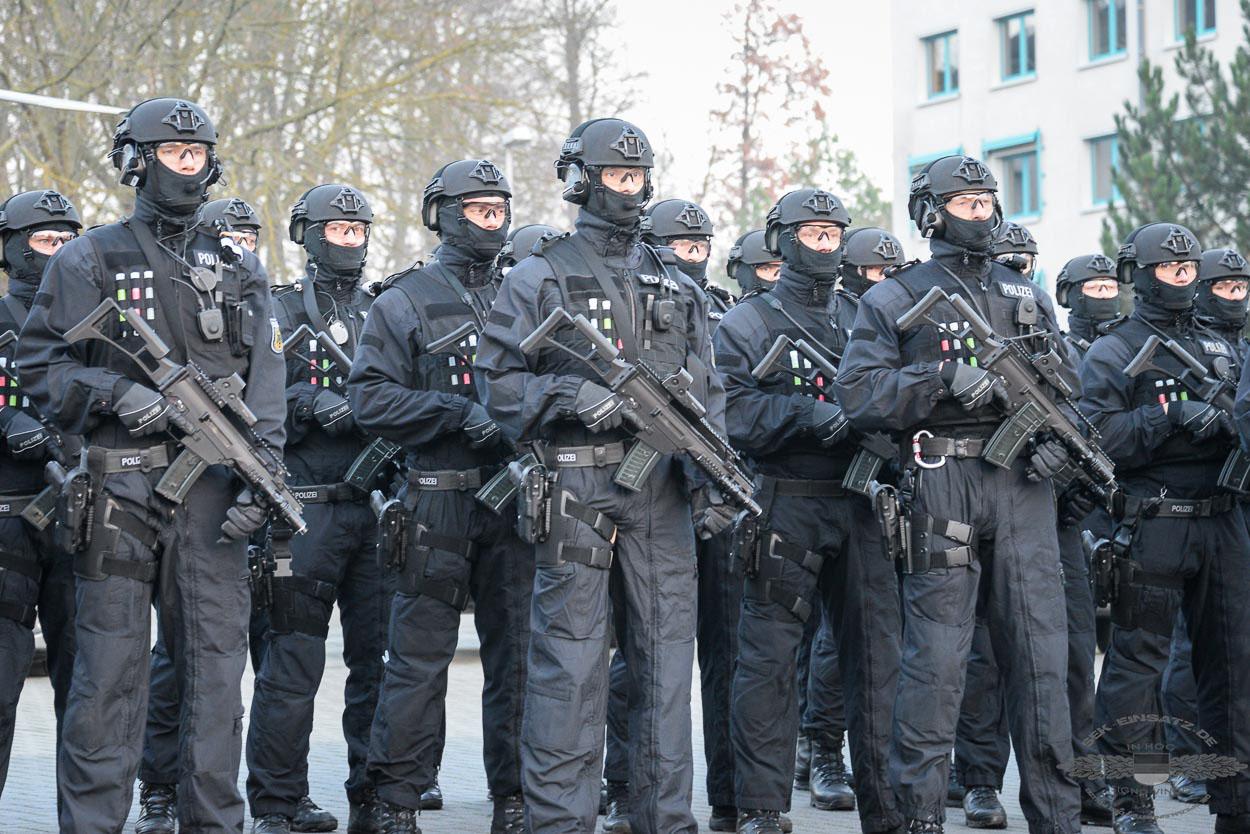 美国和俄罗斯的警察部队有大规模的装备突击步枪吗